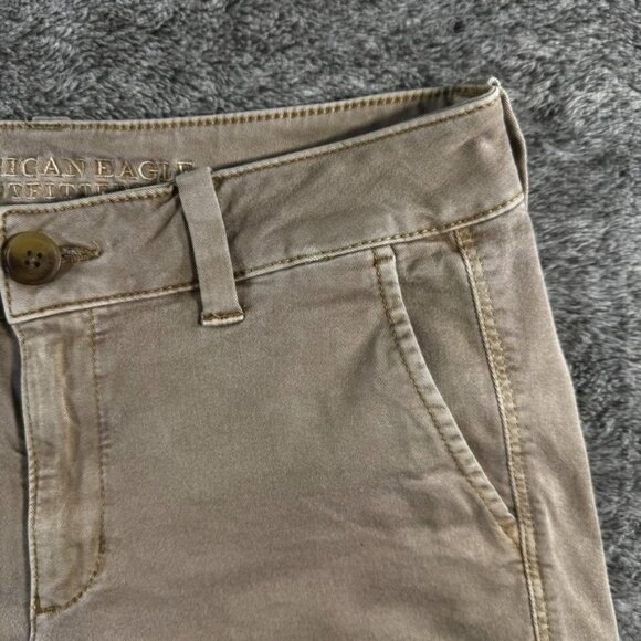 American Eagle AEO Twill Midi Super Stretch Shorts Sz 6 - Picture 8 of 11